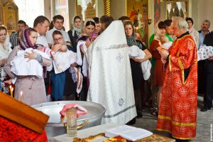 Таинство крещения в храме великомученицы Параскевы Пятницы в Качалове